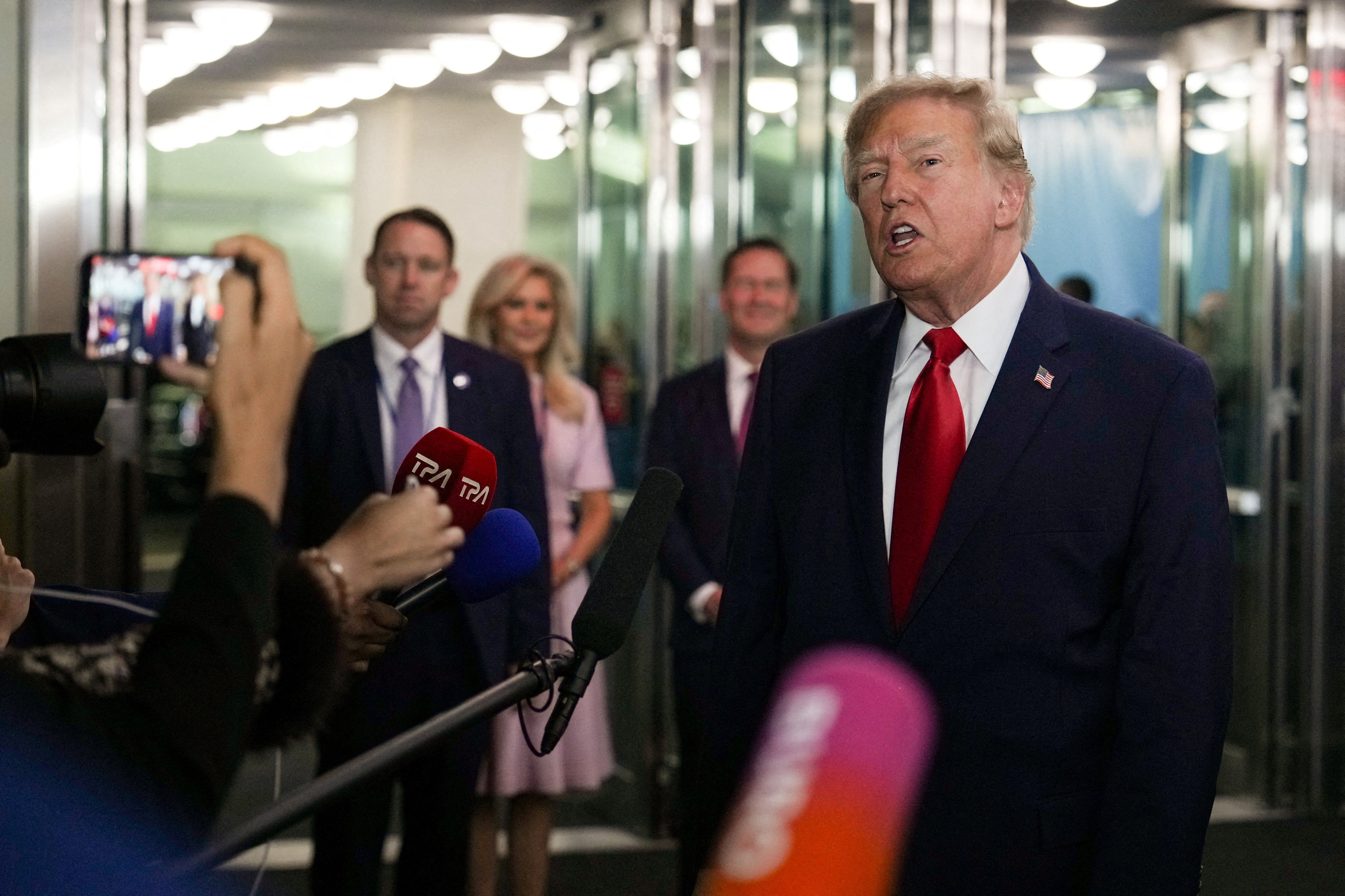 Trump battles press as Xi heads to town