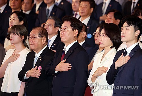 Lee proposes dialogue with N. Korea to officially end Korean War, halt Pyongyang's nuclear program
