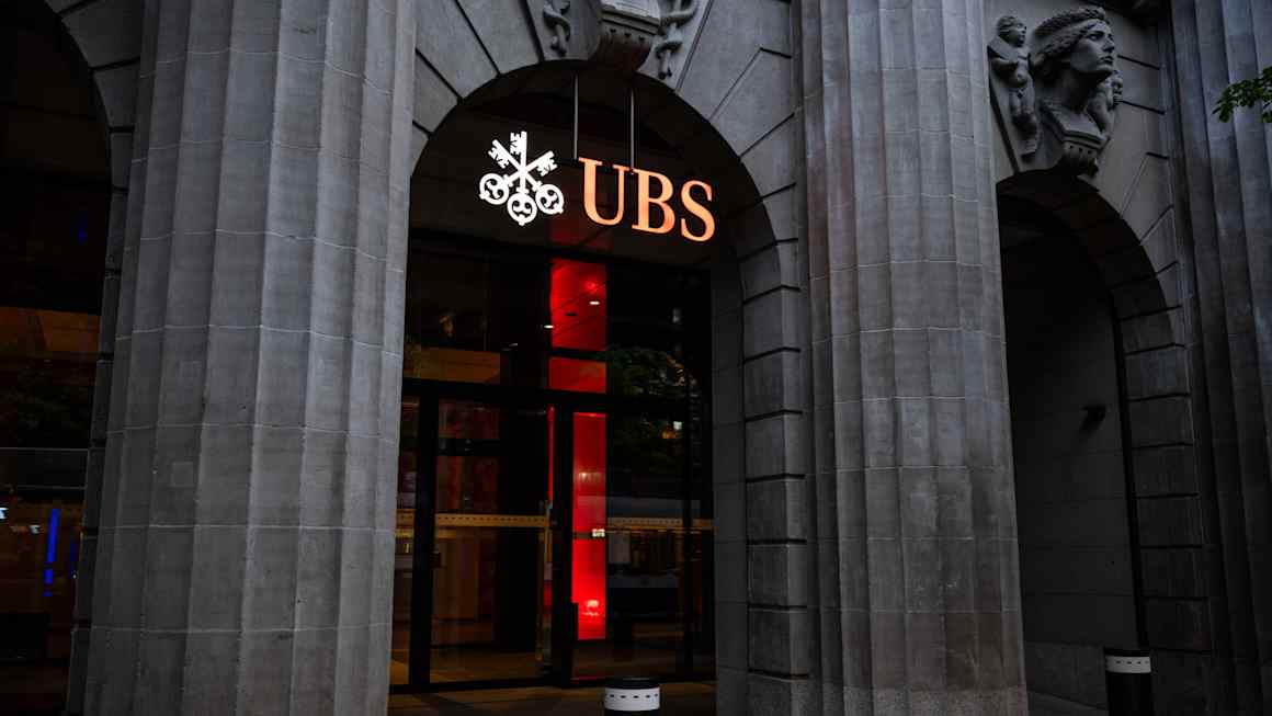 UBS fined $125mn over lax money laundering controls
