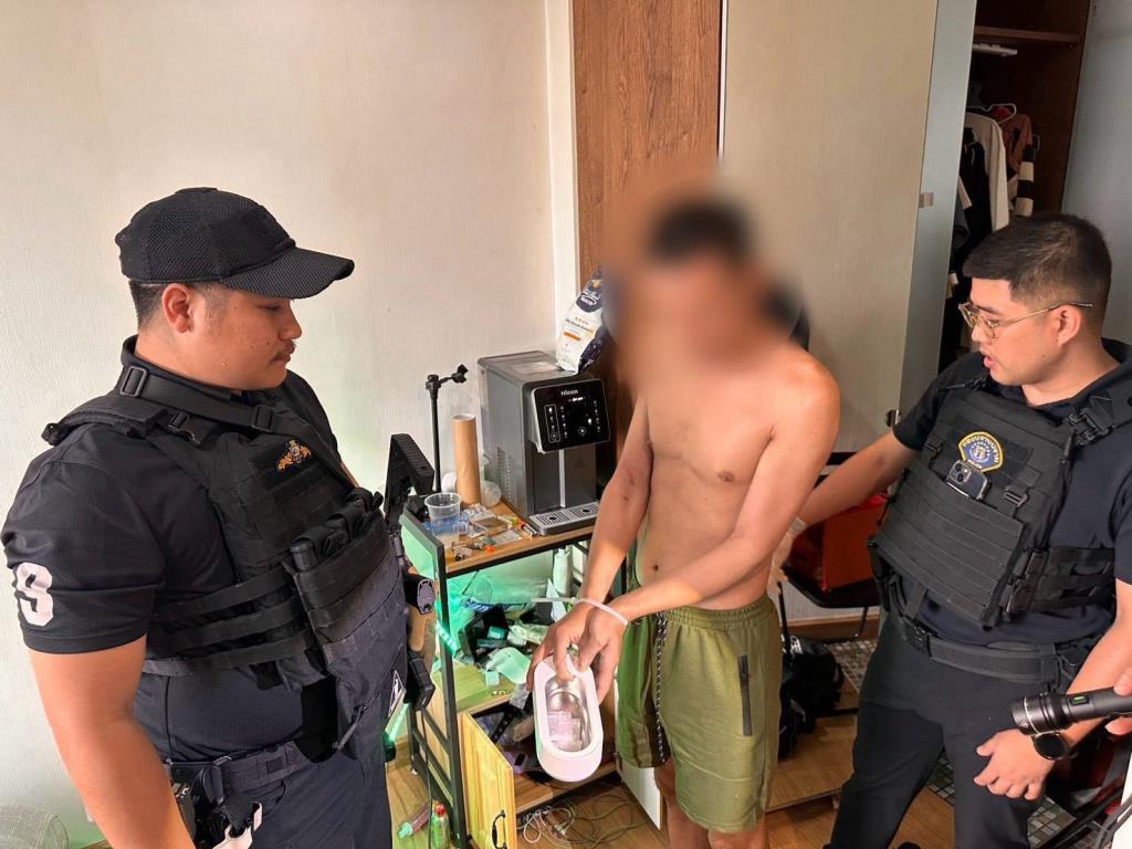 Police Bust Chinese Fugitive Selling Drugs to Tourists in Bangkok