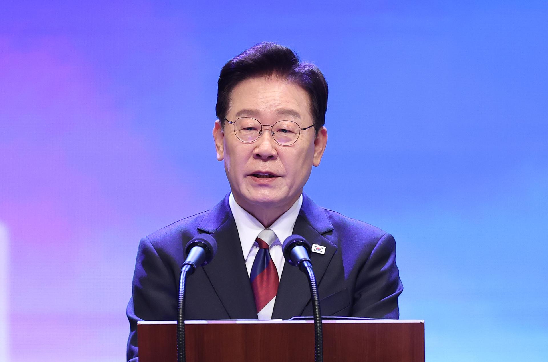 Lee proposes talks with NK to formally end Korean War, halt Pyongyang's nuclear program