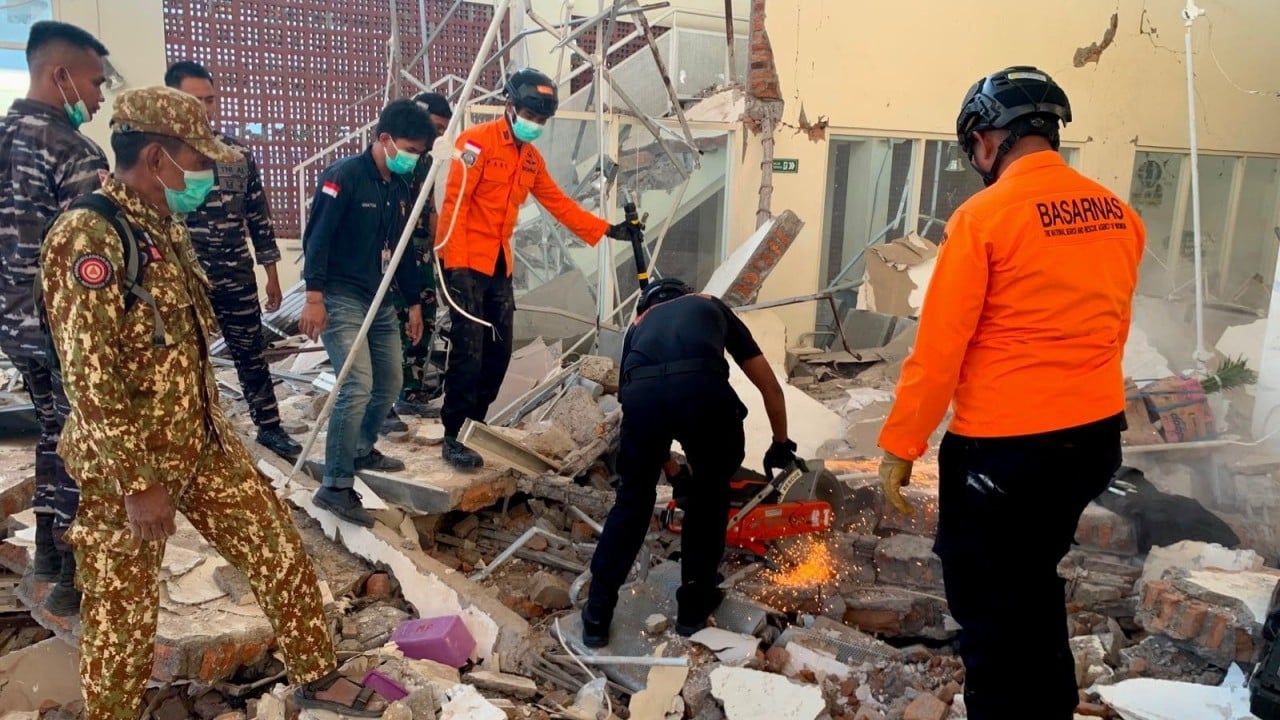 At least 2 killed in Indonesia after magnitude 7.7 quake hits Flores region
