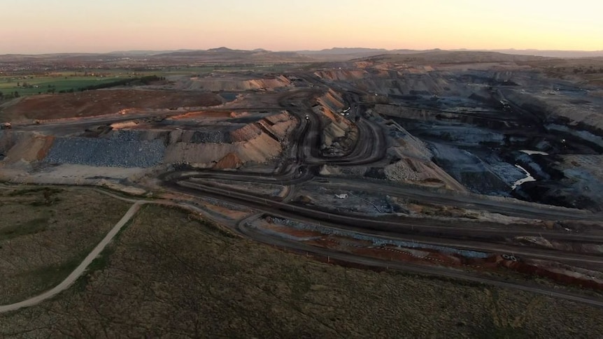 Hundreds of jobs saved as coal mine granted six-year lifeline