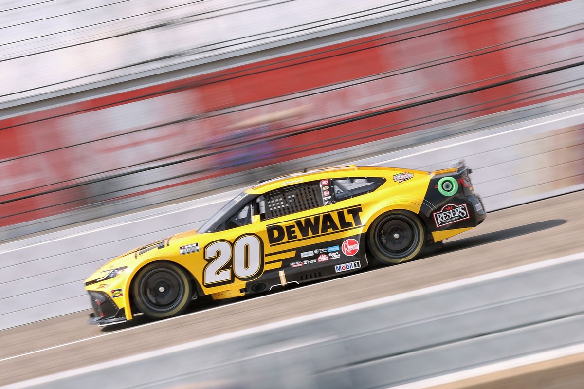 Two car chiefs ejected in Richmond after NASCAR Cup inspection issues
