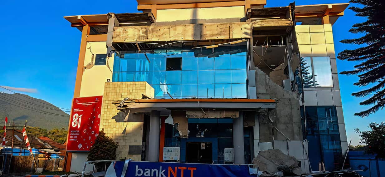 Mass evacuations as 7.7 quake triggers tsunami warning in Indonesia