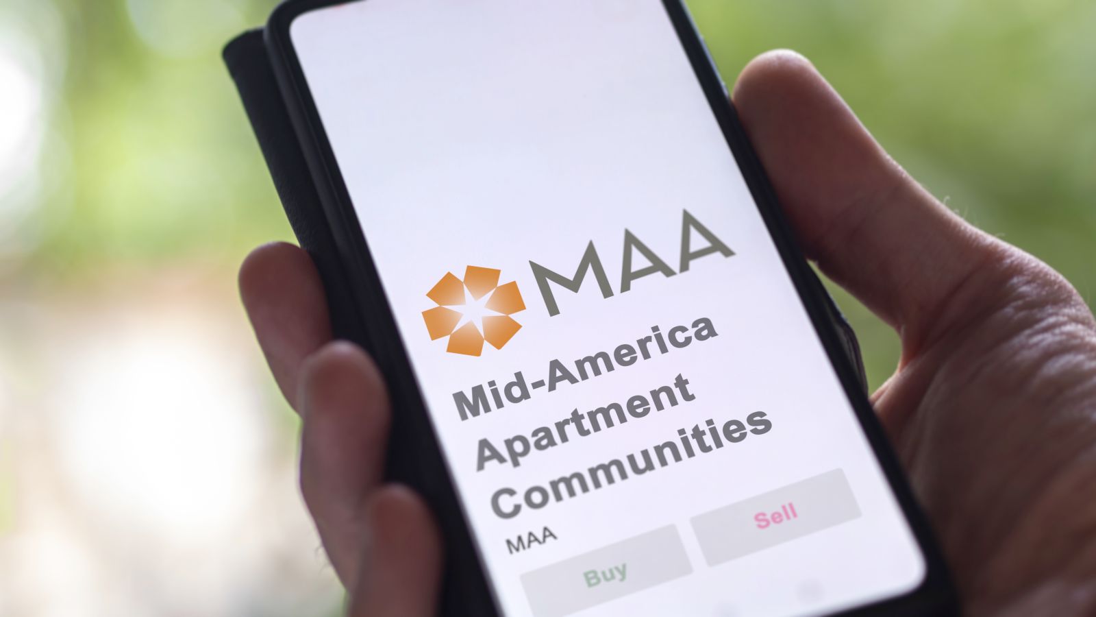 Mid-America Apartment Communities Stock: Is MAA Underperforming the Real Estate Sector?