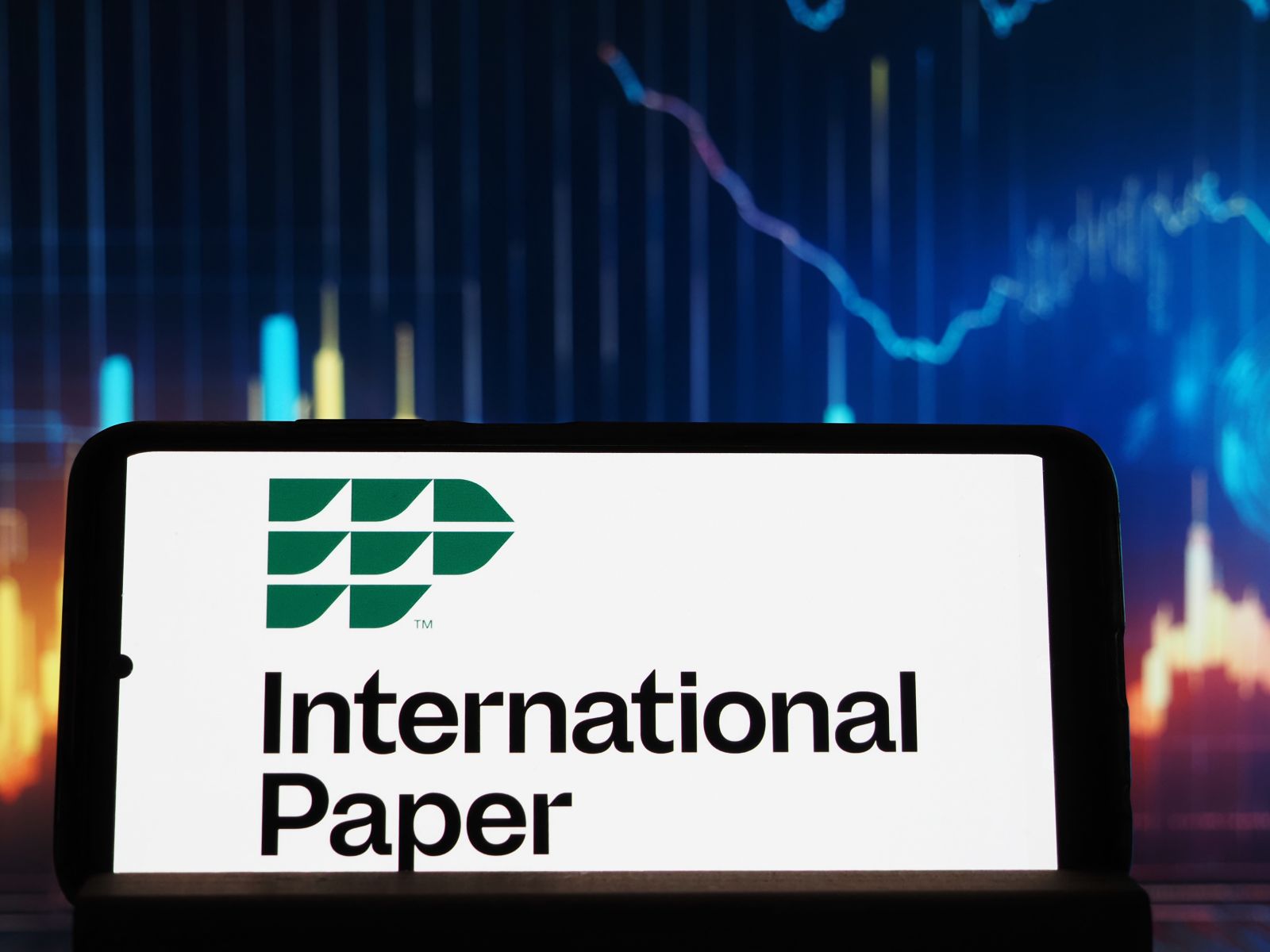 Is International Paper Stock Underperforming the Dow?