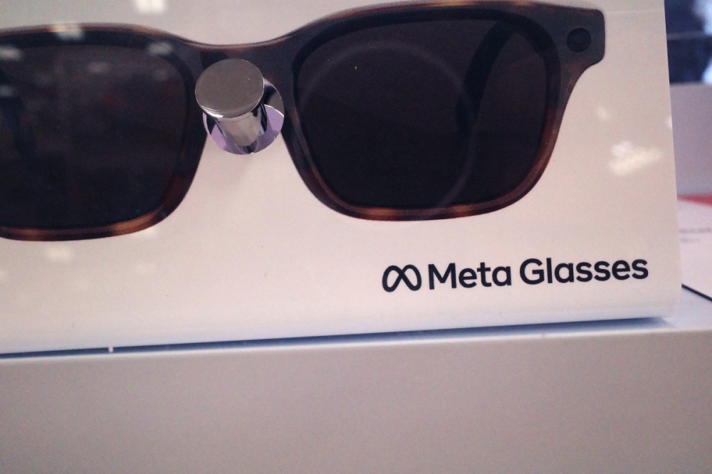 Meta introduces camera‑free smart glasses and Muse AI assistant amid global privacy concerns