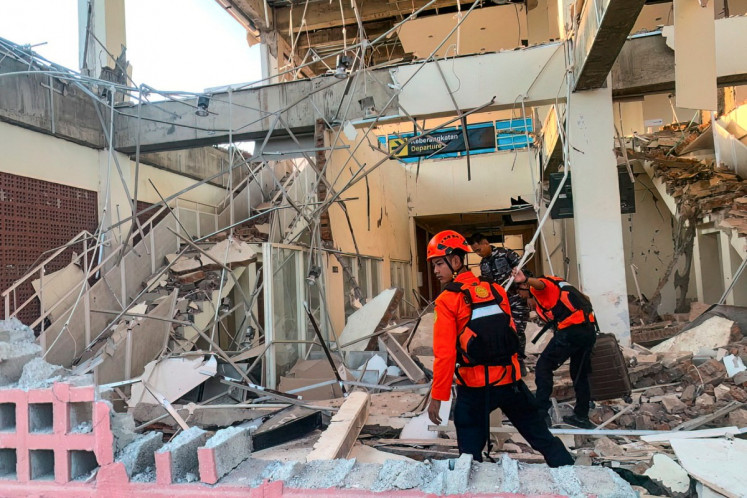 Five dead after magnitude 7.7 earthquake strikes Flores, governor says
