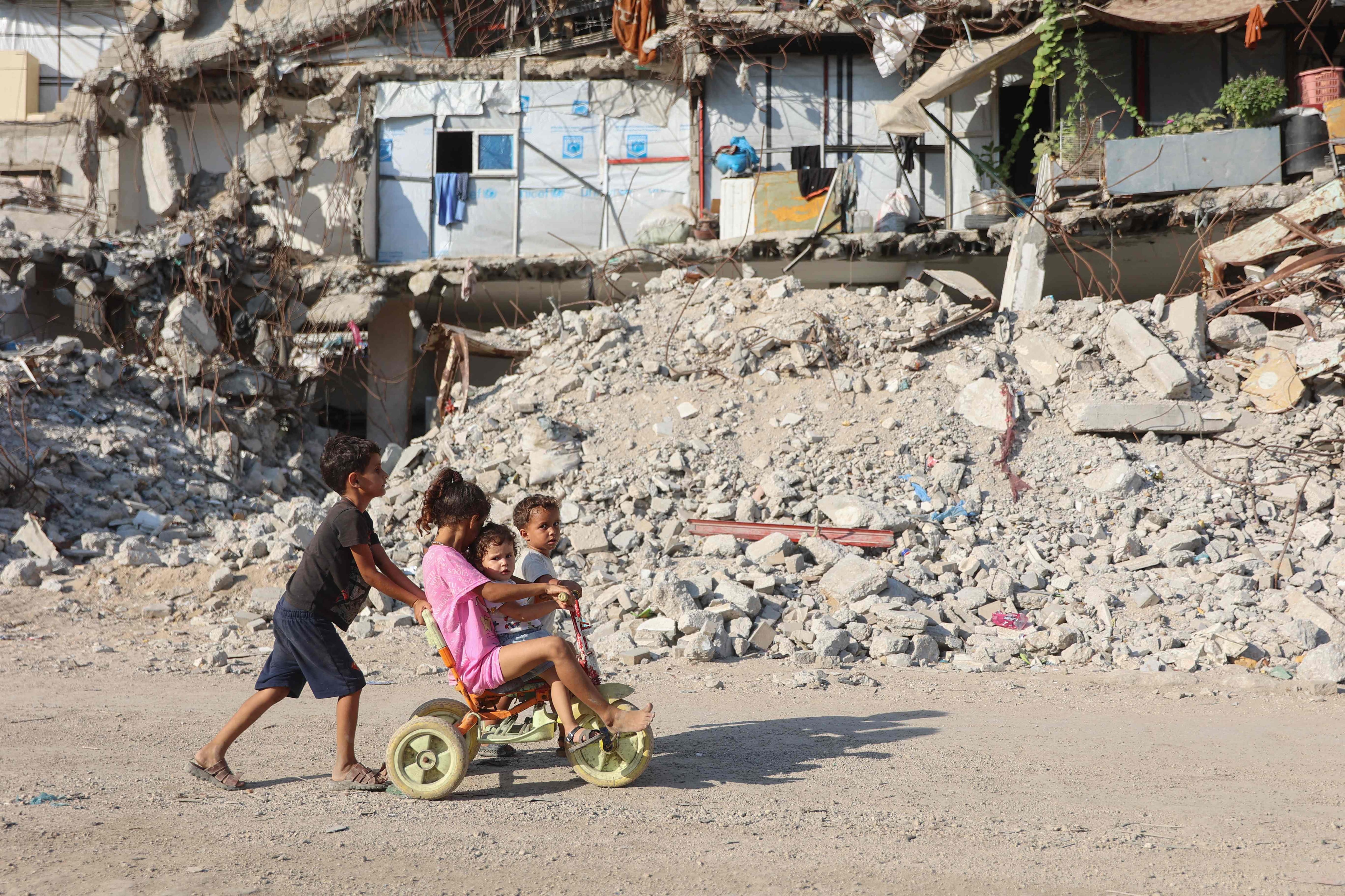 Israeli strikes cast doubt on Gaza ceasefire efforts despite renewed diplomatic push