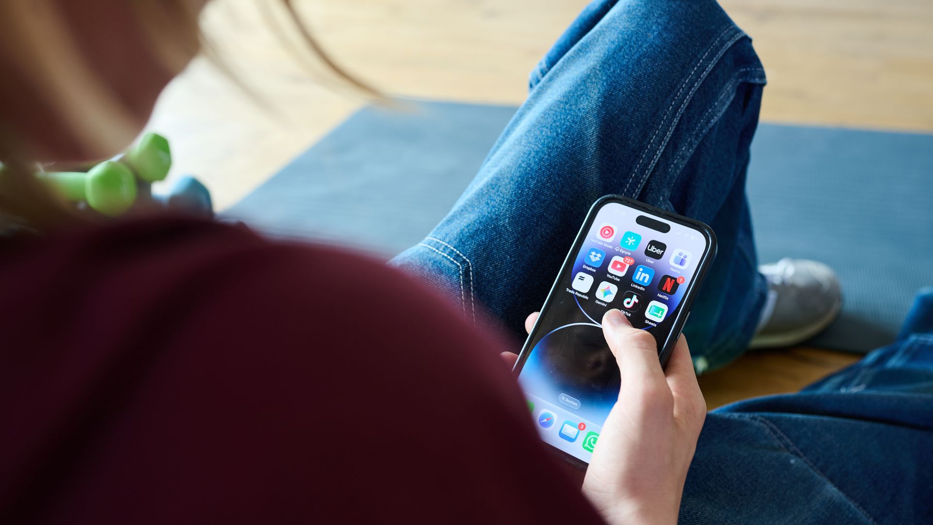 Nearly half of women aged 16-24 experience online violence - report