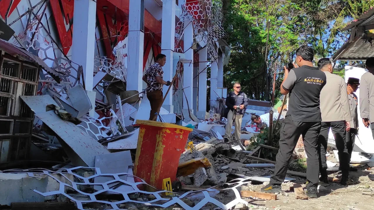 Indonesia earthquake: 5 killed, buildings collapse as aftershocks rattle region