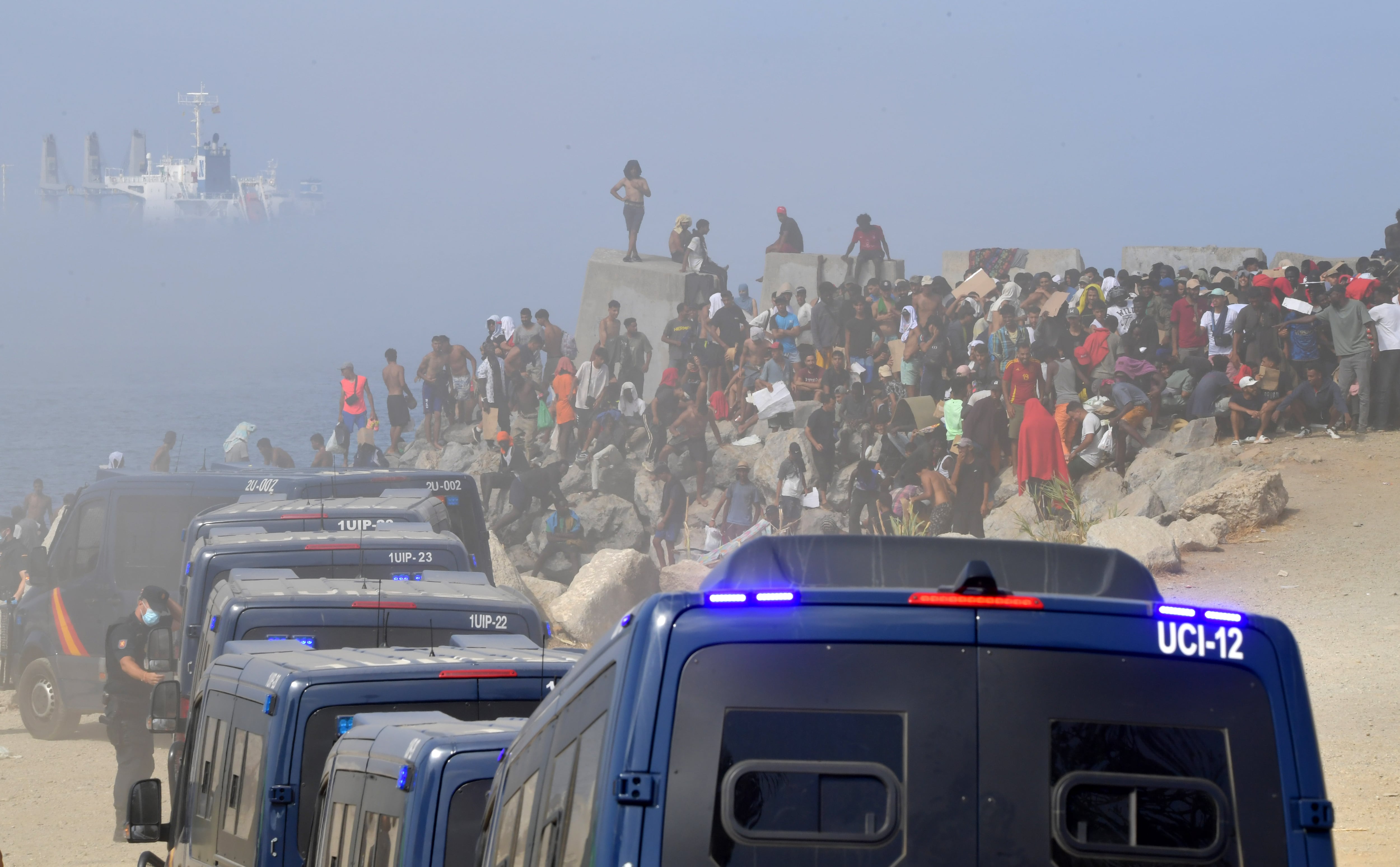 Despliegue policial inédito en Ceuta ante el temor a una nueva entrada masiva: claves de la crisis fronteriza
