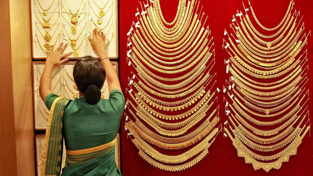 Today’s Gold Rate in India September 24: Gold prices down in Coimbatore, Nagpur, Visakhapatnam, Surat, Jaipur
