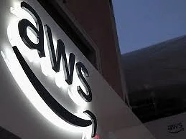 Khalifa University students to get hands-on AWS data centre training