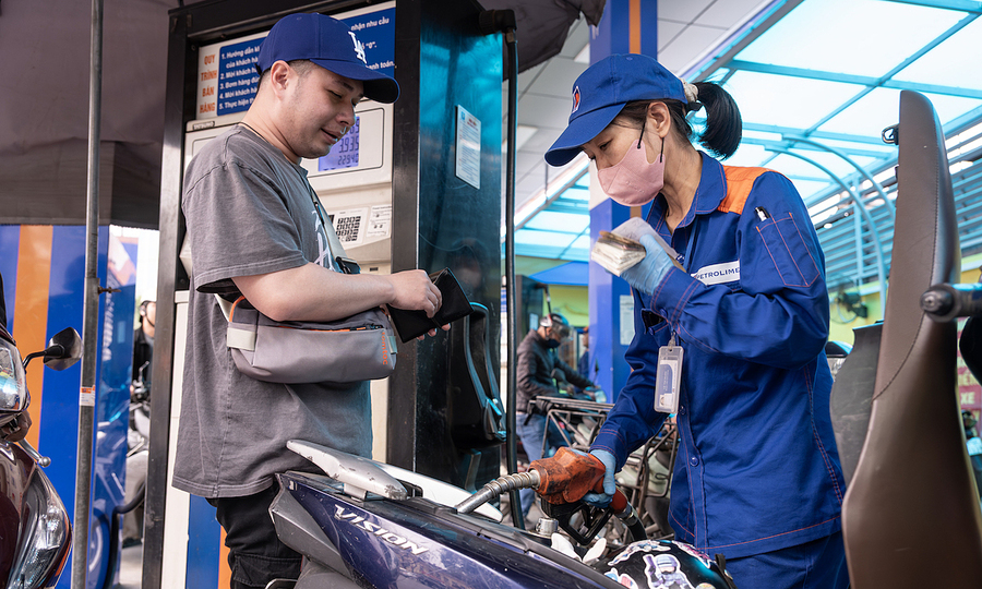 Gasoline prices gain
