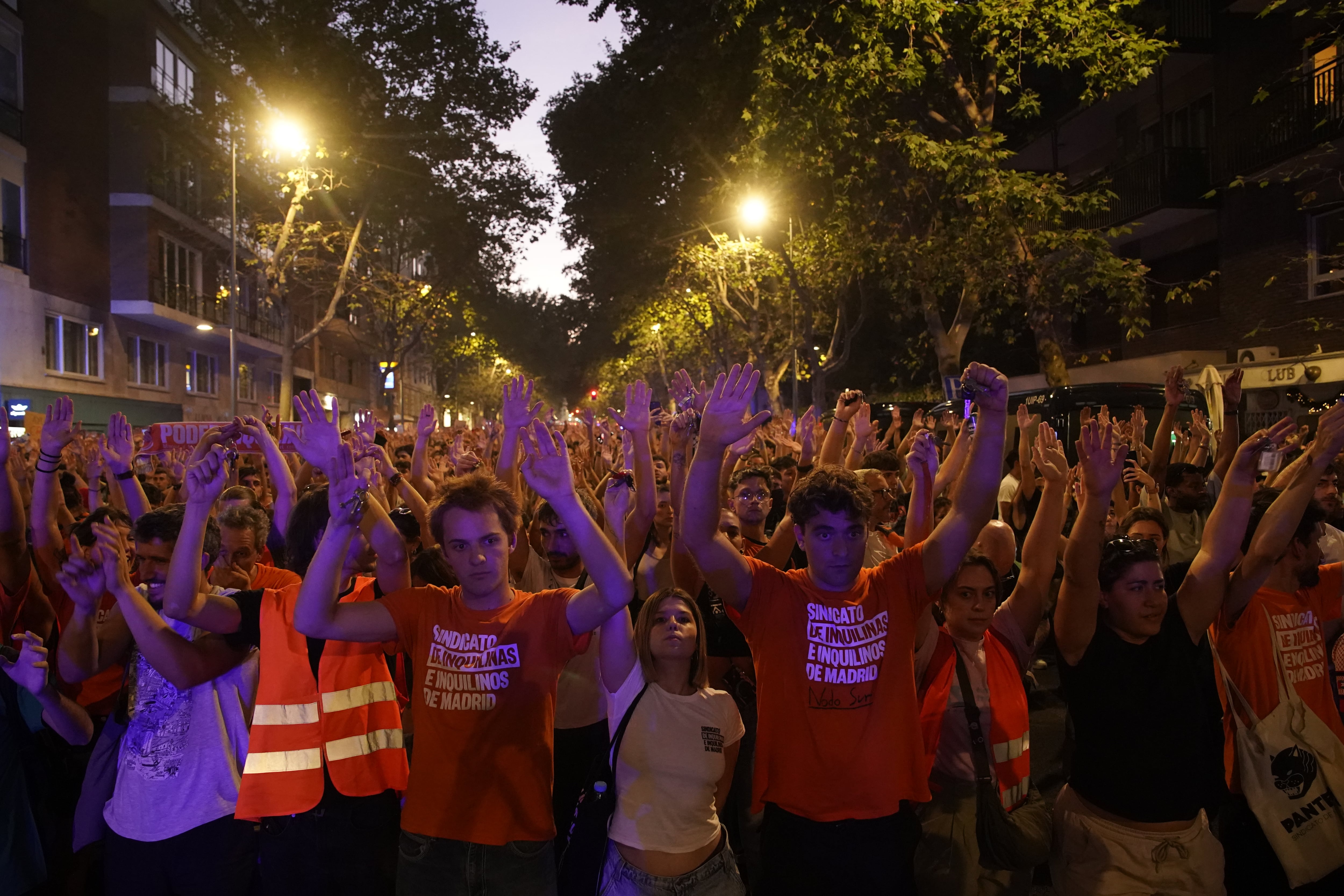 Maricarmen: Eviction of elderly woman in Madrid sparks social and political outrage