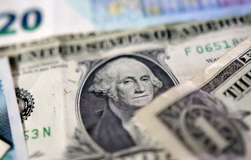 Analysis-Hedge funds sour on basis trade as Treasury selloff continues