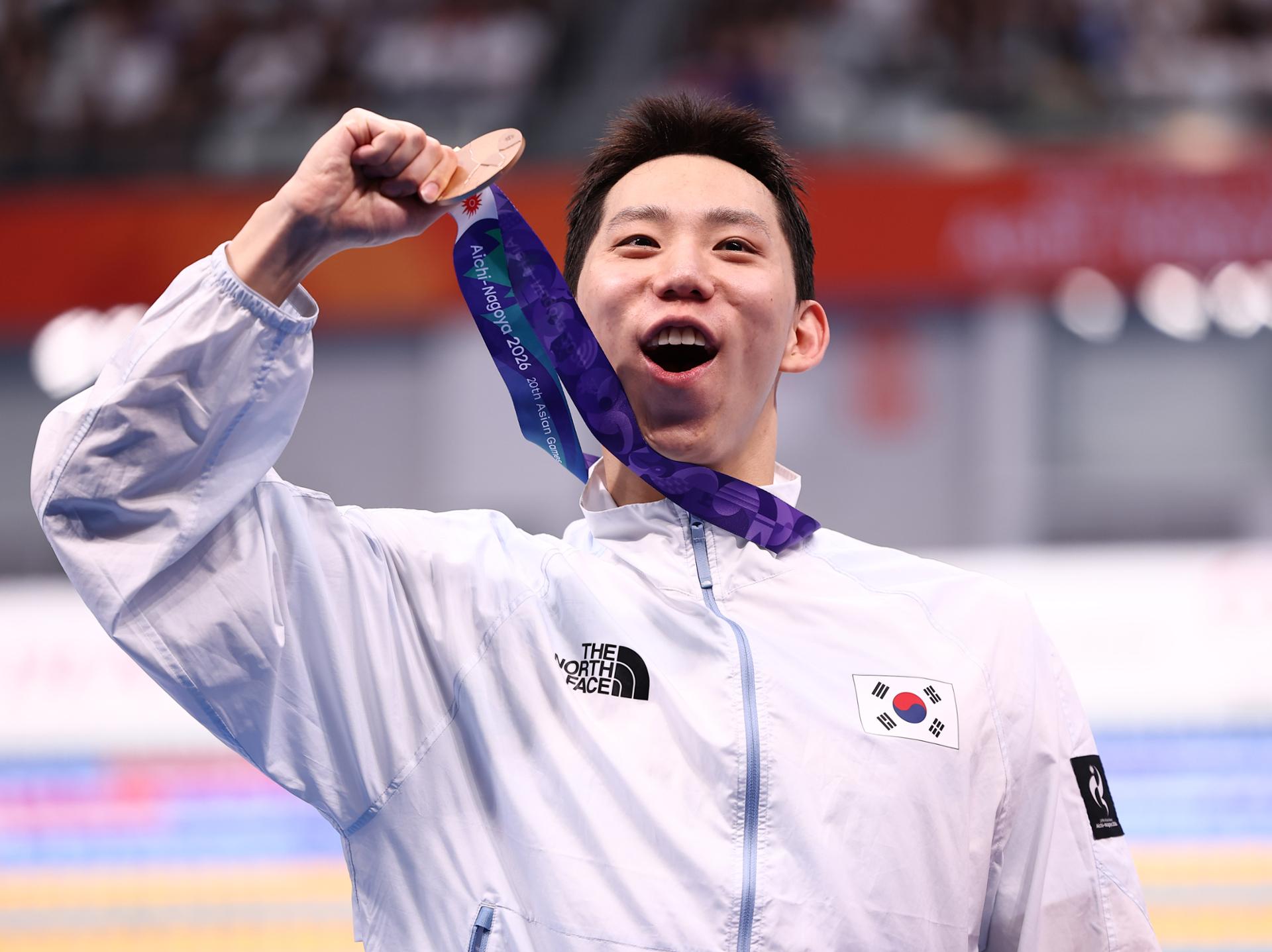 Cho Sung-jae races to bronze in men's breaststroke swimming