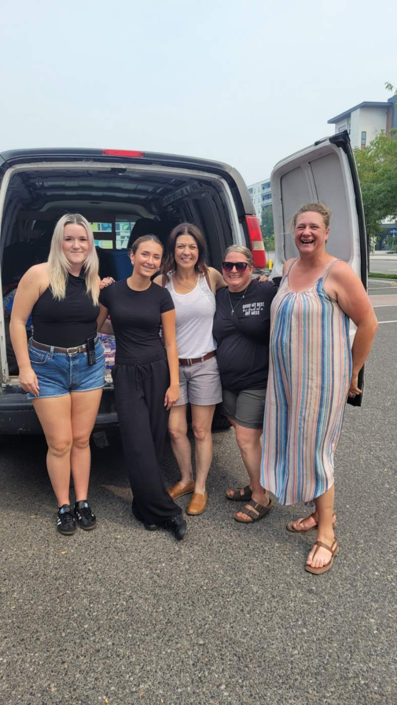 Okanagan communities rally around Bald Range wildfire evacuees