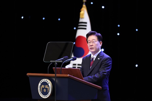 Lee Presents Blueprint for Peace on Korean Peninsula, Developing Ties with Japan on Liberation Day