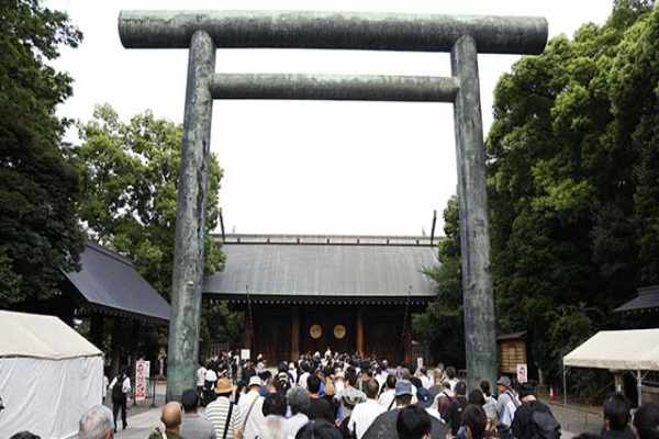 Japanese PM Sends Offering to Yasukuni Shrine on War Surrender Anniversary
