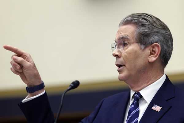 US Threatens Measures for Iran's Unprecedented 'Economic Isolation'