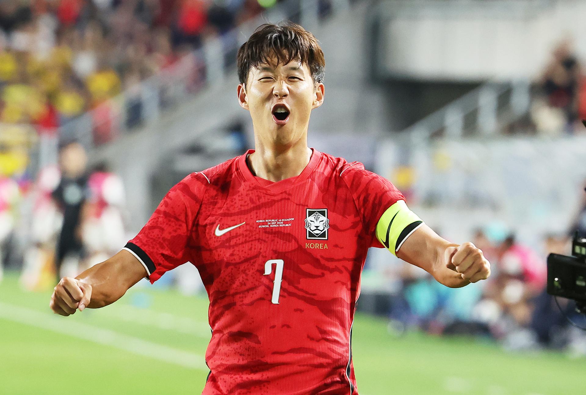 Korea beat Ecuador 3-0 in Moreno's coaching debut