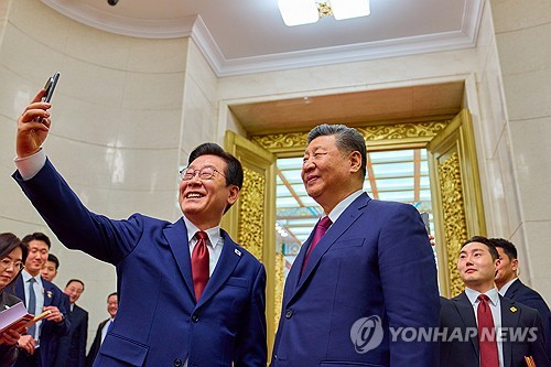 Xi congratulates Lee on 78th anniv. of S. Korean government's establishment