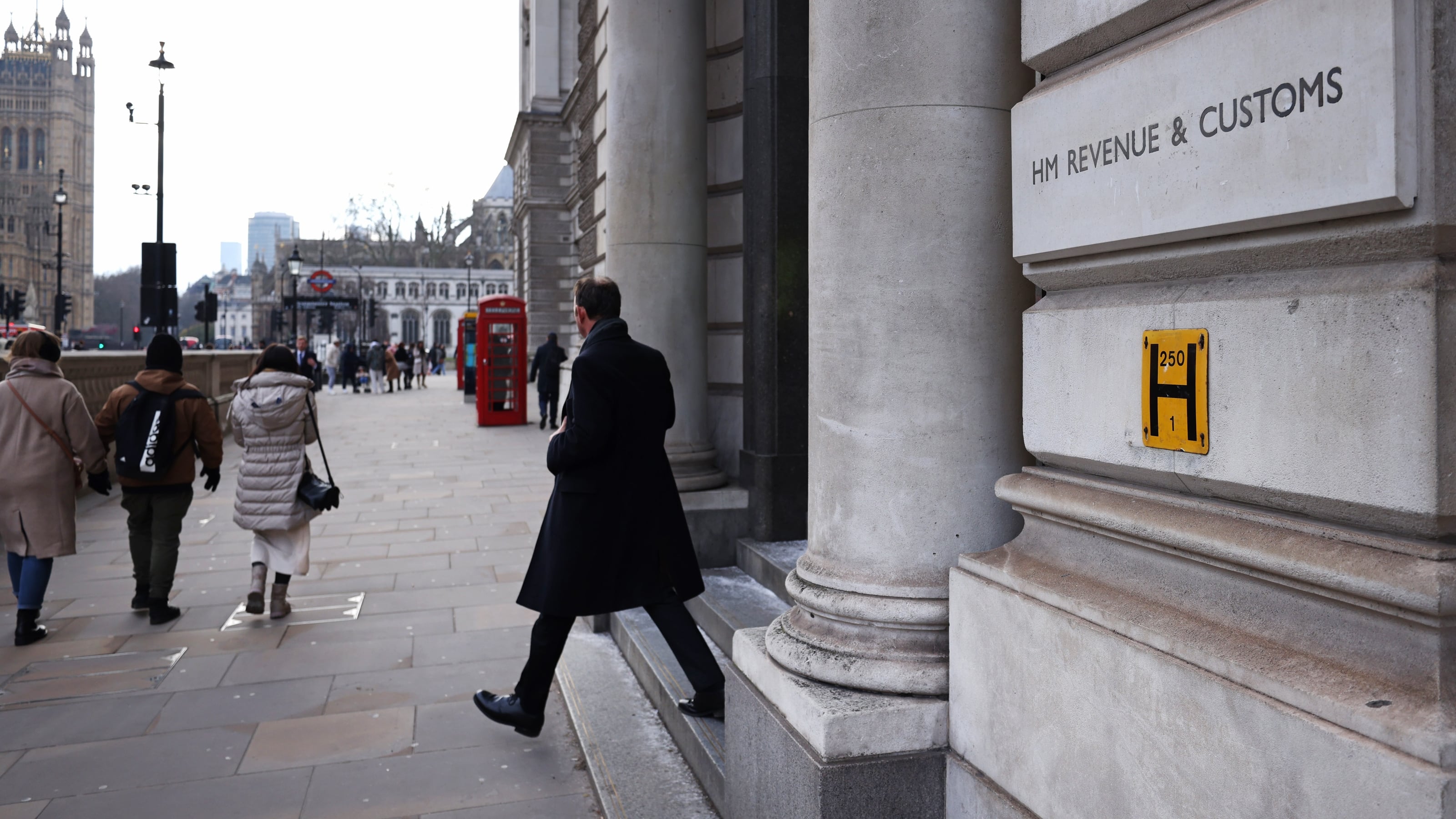 Billionaires push back over UK tax managers keeping tabs on their money