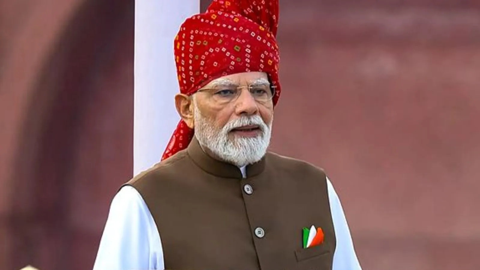 PM Modi keeps it striking with red Bandhani turban on Independence Day 2026
