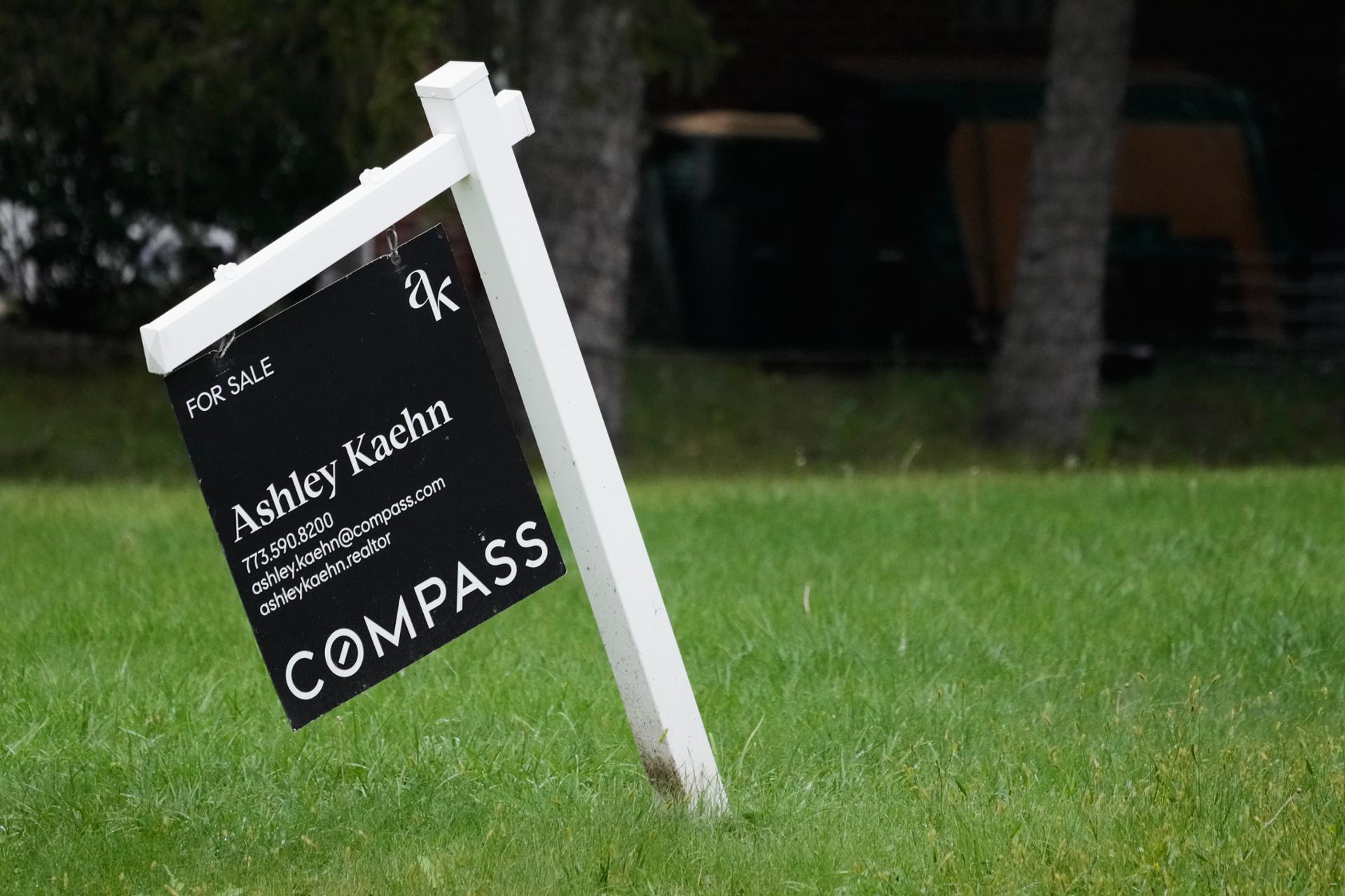 US 30-year mortgage rates top 7%, highest in Trump presidency