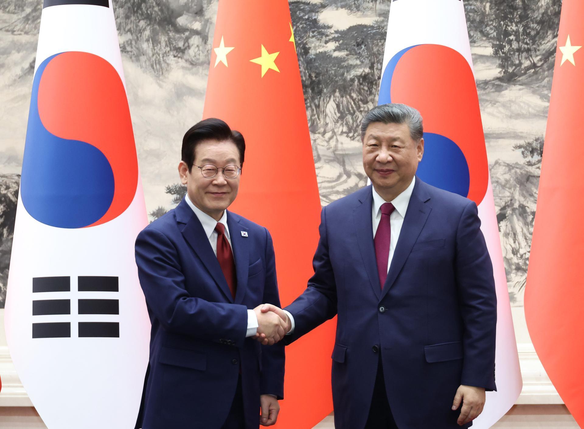 Xi congratulates Lee on 78th anniv. of S. Korean government's establishment