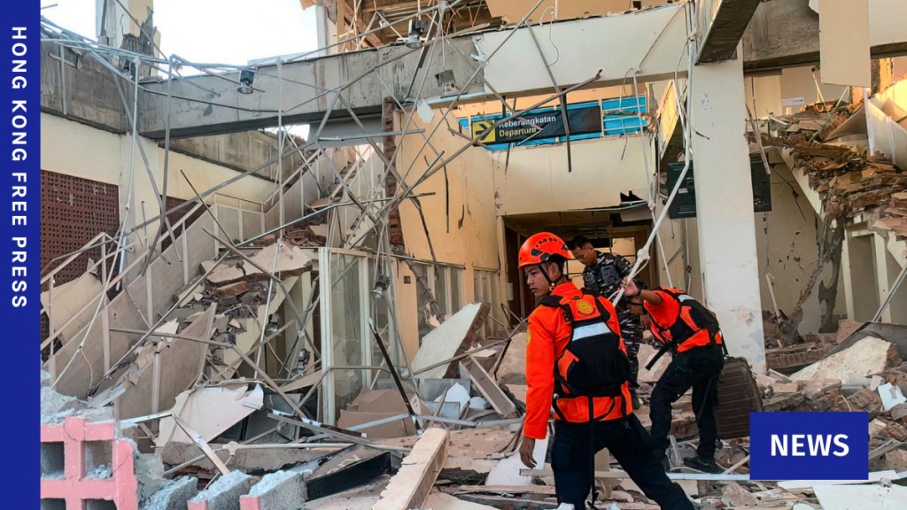 Powerful quake off Indonesia kills 20, sparks mass evacuations