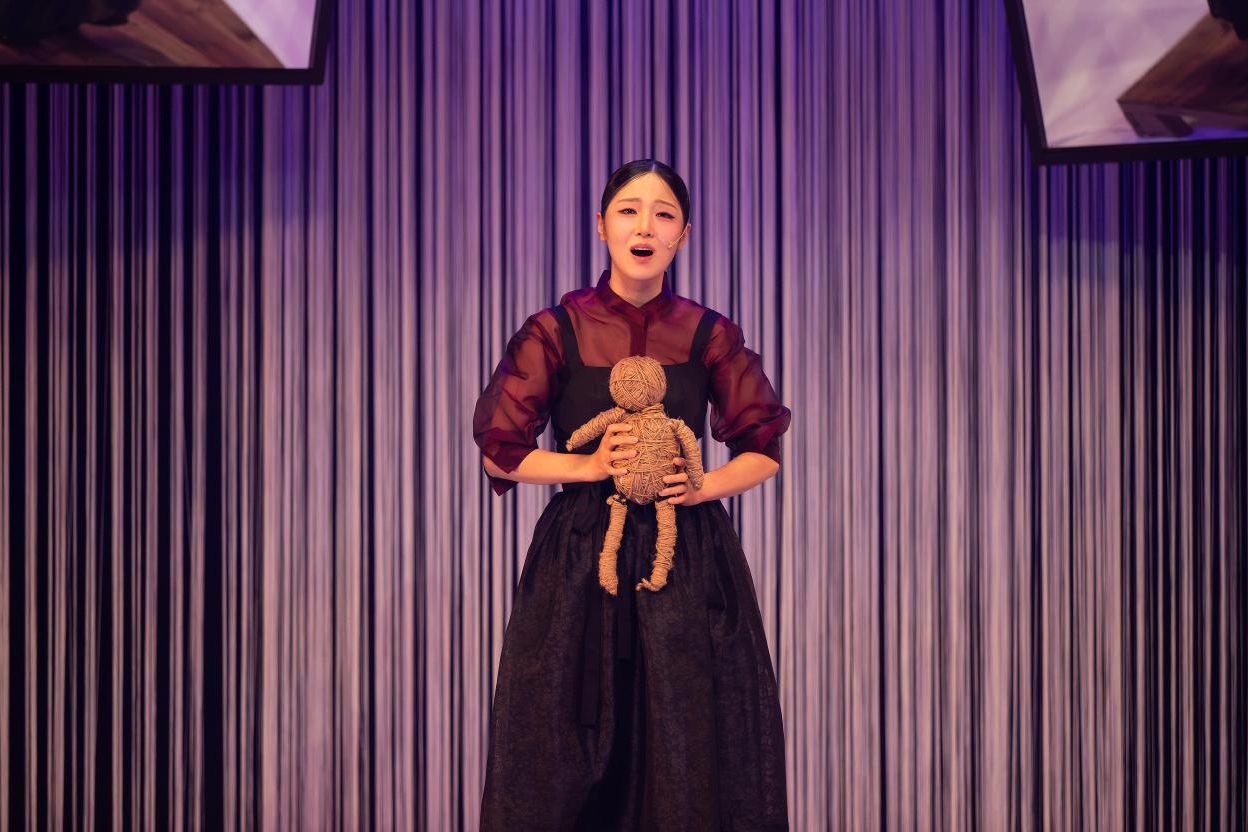 Joseon court dancer crossed to Paris; Pansori singer brings her home