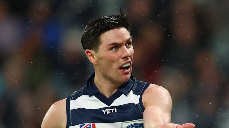 AFL LIVE: North Melbourne Kangaroos, Geelong Cats battle in AFL, AFLW double-header
