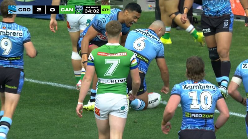 Trindall dislocates shoulder while scoring