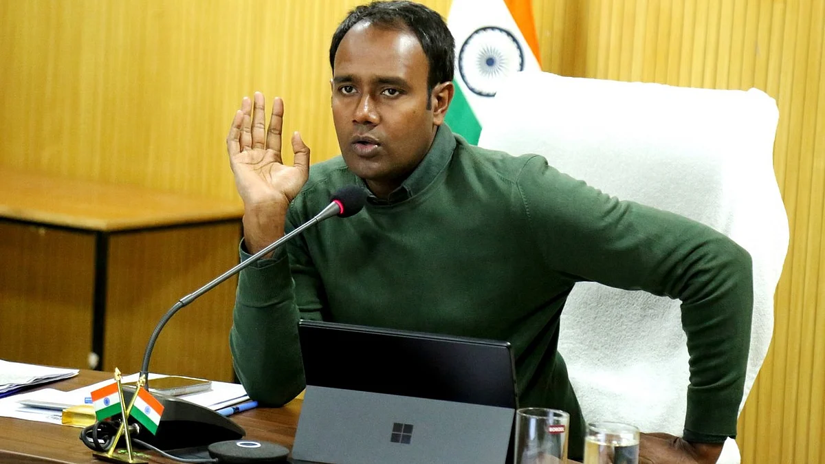 Sagar Collector Told To Look For Suitable Land For Airport