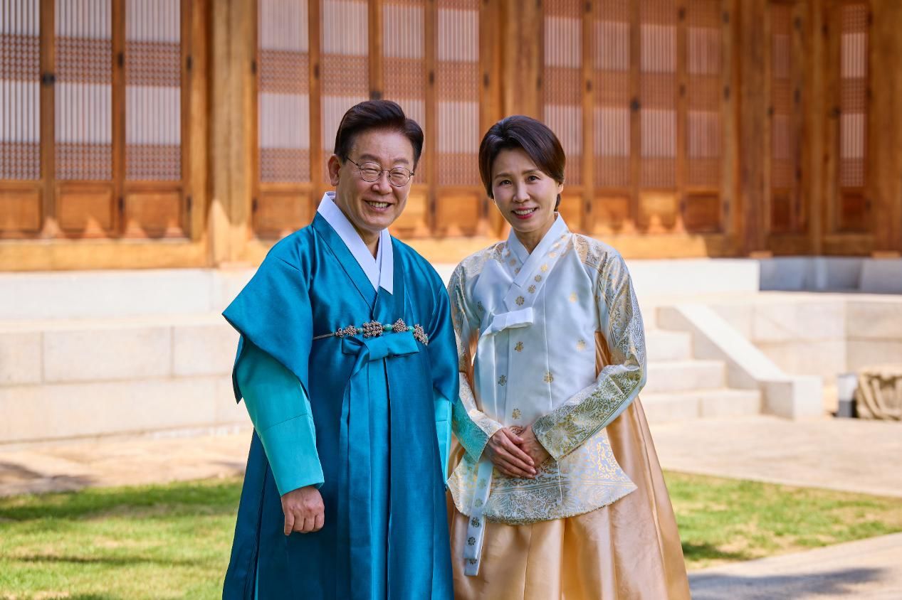 Lee pledges to work harder to 'illuminate' every citizen's life in Chuseok message