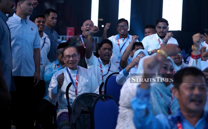King told govt not to stop at TH, turn attention to Felda, says Anwar