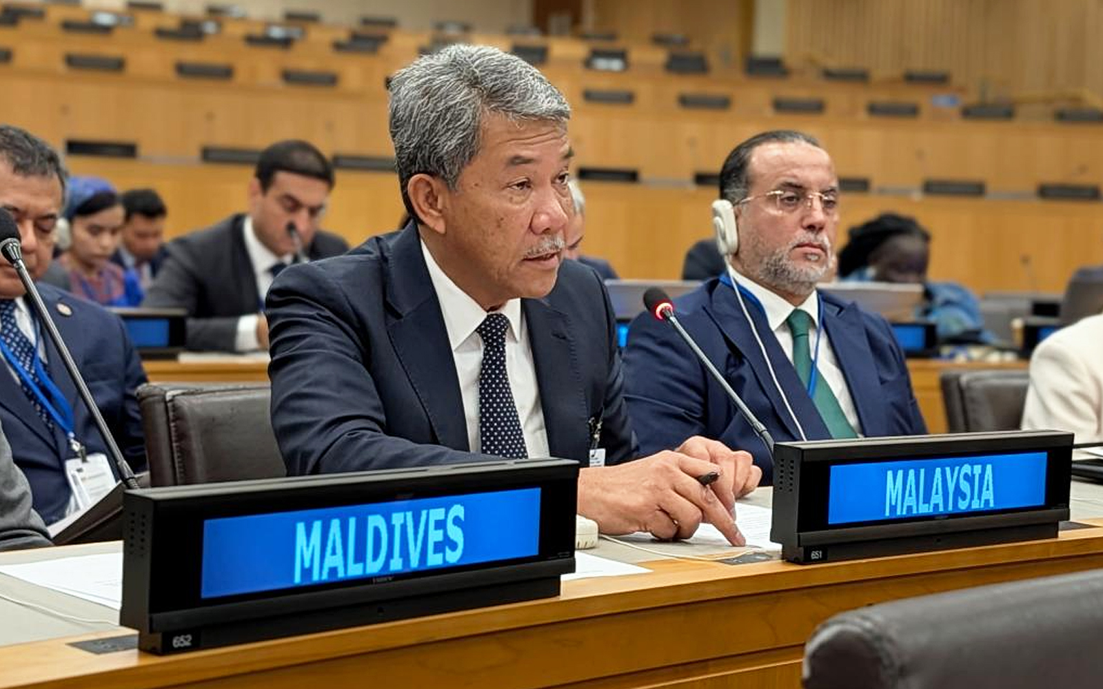 Mohamad calls for greater burden sharing for Rohingya refugees