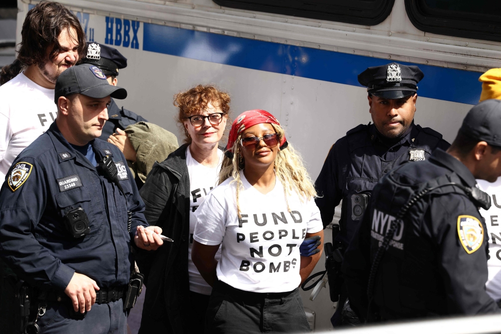‘Thelma & Louise’ star Susan Sarandon among more than 100 arrested at New York anti‑Netanyahu protest