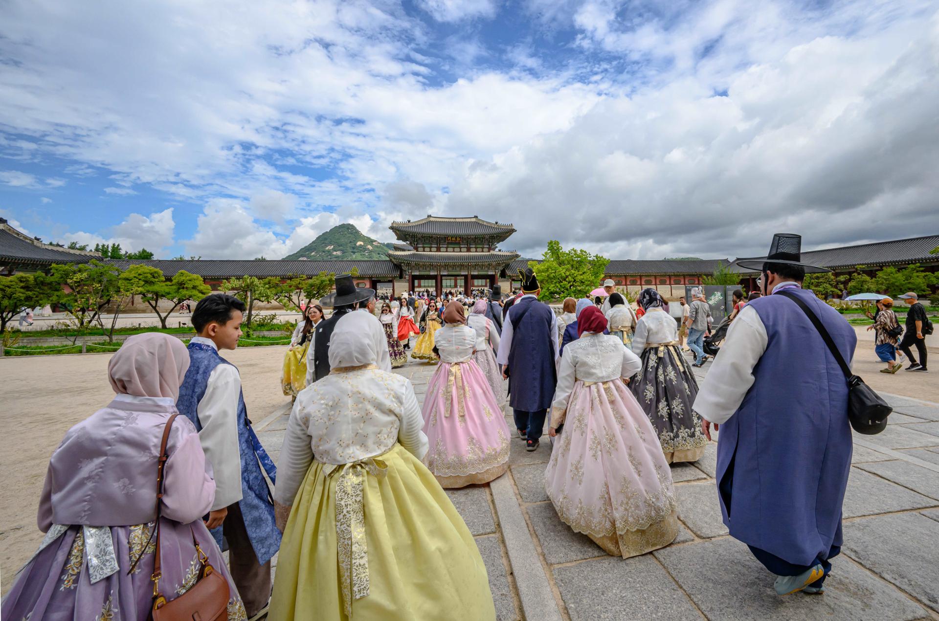 Foreign visitors flock to Seoul's royal palaces as tourism rebounds