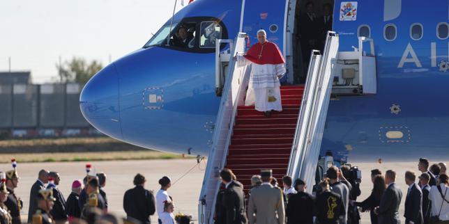 Pope Leo XIV arrives in France on first apostolic visit in 18 years