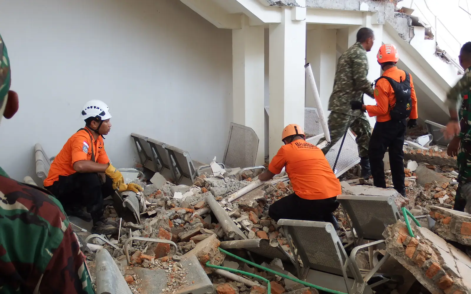 Indonesia quake toll jumps to 20 killed, says emergency official