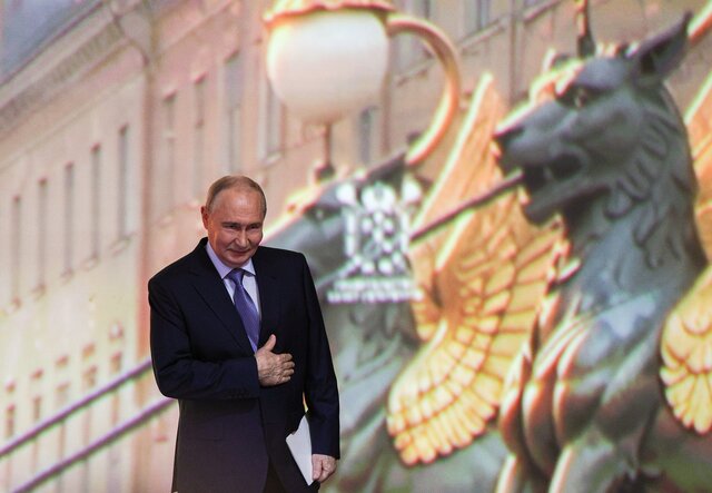 Putin says Russia will not attack Europe and blames Ukraine for the breakdown in peace talks