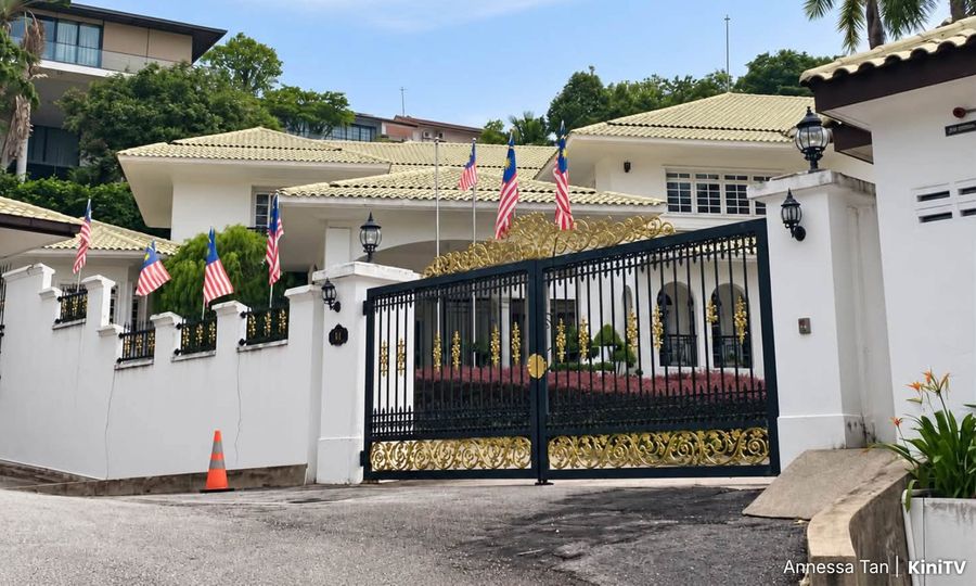 House arrest: What is stopping Najib from using Rosmah's phone?