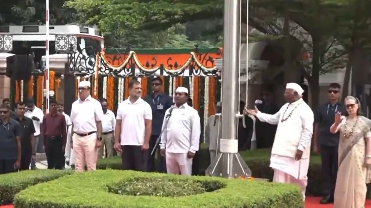 Independence Day 2026: Did Sonia Gandhi Ask To Stop Full 'Vande Mataram' From Playing At Congress HQ? Here’s The Truth Behind Viral Video