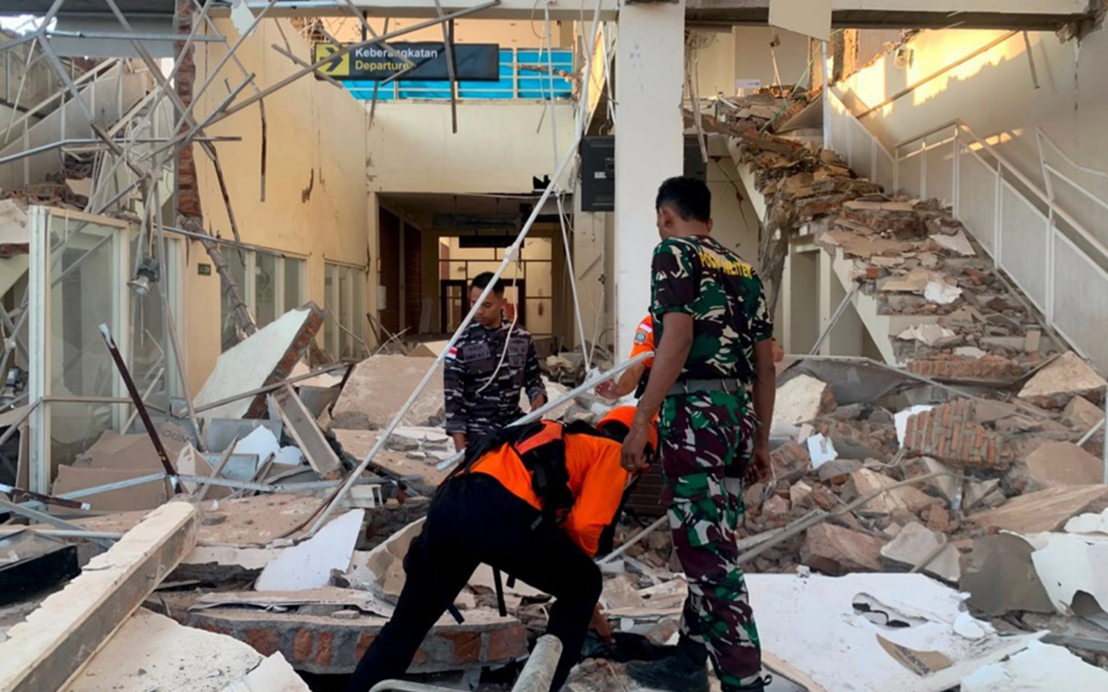 Gempa bermagnitud 7.7 di Indonesia ragut 20 nyawa