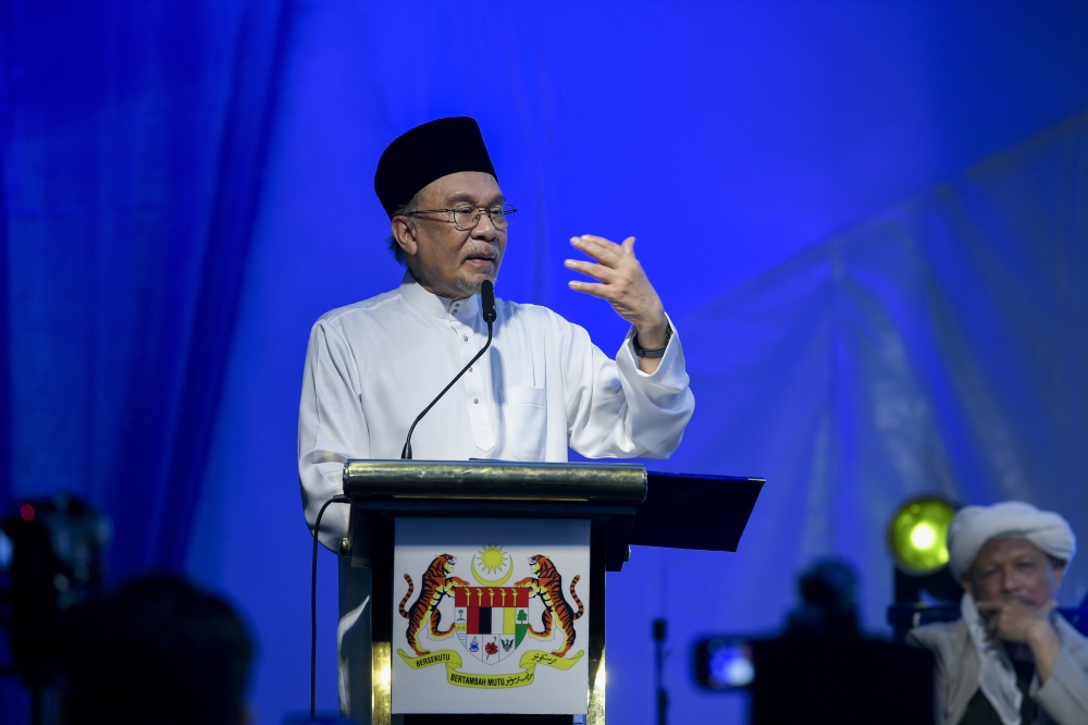 Anwar firm on non‑interference, says Negeri Sembilan ruler’s position must be decided under Constitution